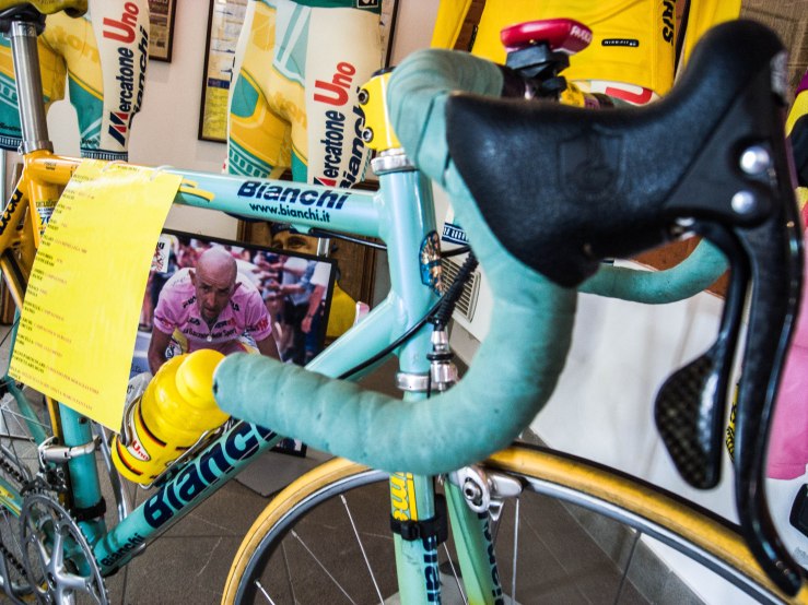 Pantani's bike of his dreamseason 1998 when he won the Giro and Tour de France. I don't know what the carbon brake levers are doing there. They weren't around yet in 1998.