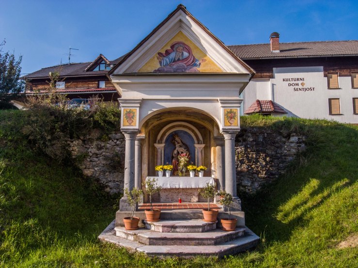 There are six roadside shrines in Šentjošt nad Horjulom registered as cultural heritage and this is one of them.