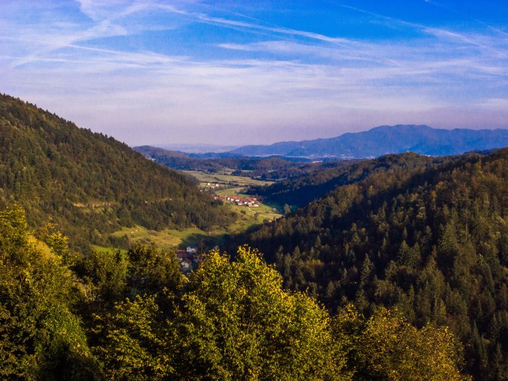 The village of Vrzdenec here in the valley is called Schönbrunn in German. Not to be confused with Schönbrunn palace in Vienna.