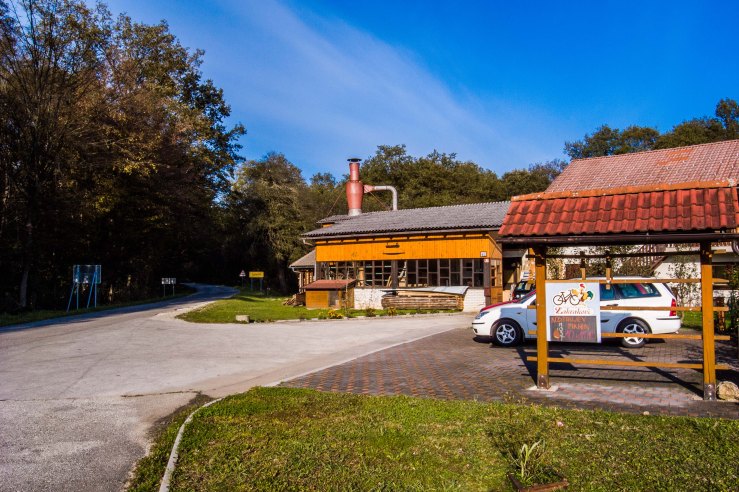 Slovenia is after Finland and Sweden the third European country with over 60 per cent of its territory under forests. The around 900 companies of the Slovenian wood working industry employ 12,000 people. Here the small joinery of Jože Oštir in Zameško.